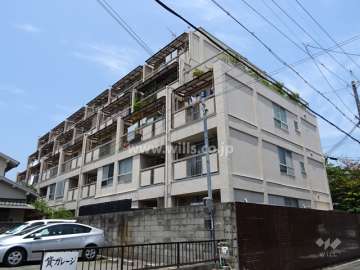 桜ヶ丘コーポラスの外観（南東側から）