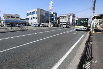 敷地南西側の前面道路（県道142号米谷昆陽尼崎線）