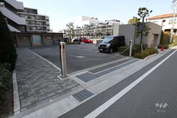 駐車場の出入り口