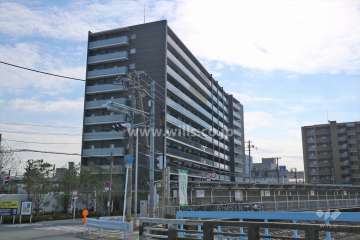 ウエリス相川駅前の外観（北西側から） 