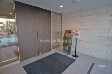 エントランスはオートロック付きです。