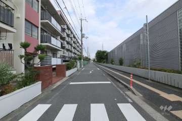 敷地南側の前面道路