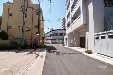 敷地南側の前面道路