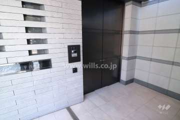 エントランスはオートロック付きです。