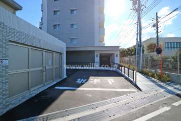 駐車場出入り口