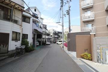 敷地北側の前面道路