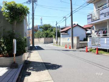 敷地北側の前面道路。