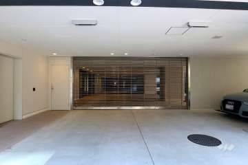 駐車場出入り口（リングシャッター付き）