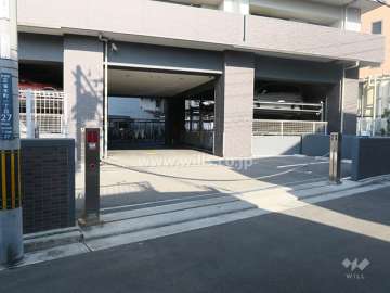 駐車場出入り口