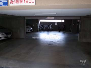 敷地内駐車場（屋内平面式）