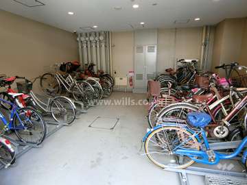 屋内に設けられた駐輪場