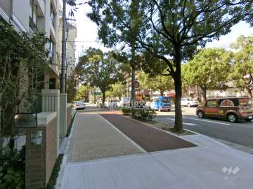 敷地北側の前面道路。山手幹線沿いです。