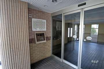 オートロックと案内板