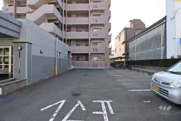 敷地内駐車場（屋外平面式）