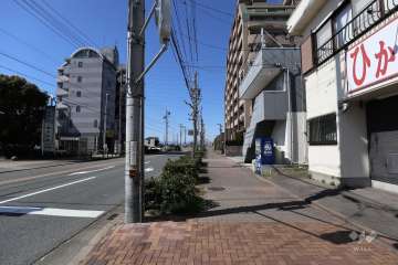 敷地南側の前面道路（東側から）