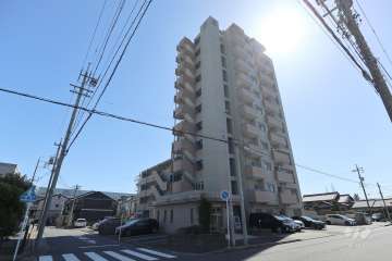 ファミリアーレ戸田川緑地の外観（北西側から）