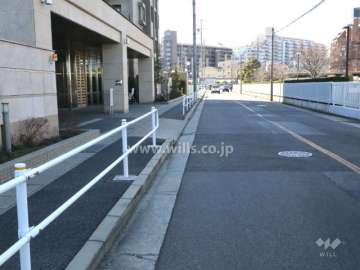 前面道路(南北を走る)