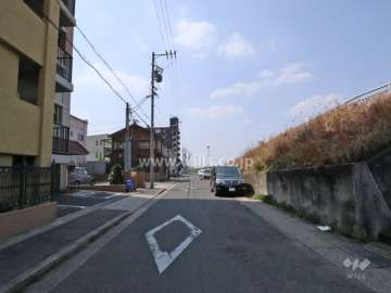 敷地北側の前面道路