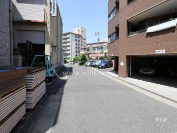 敷地南側の前面道路