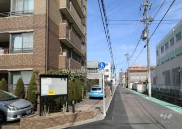 敷地東側の前面道路