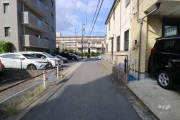 敷地東側の前面道路