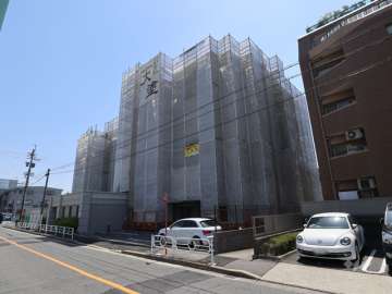 モアグレース千種清明山の外観(北西方向から)　※大規模修繕工事中