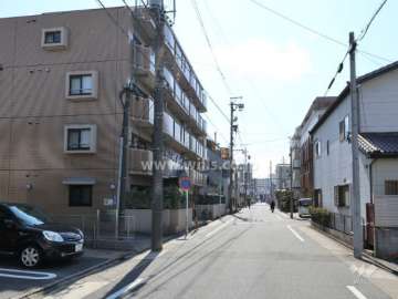 敷地北側の前面道路