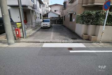 駐車場出入り口