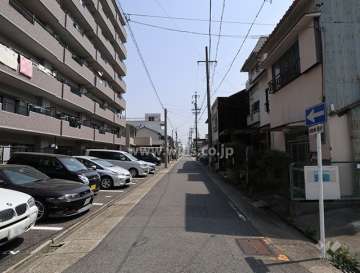 敷地南側の前面道路