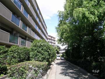 敷地に隣接した小さな公園