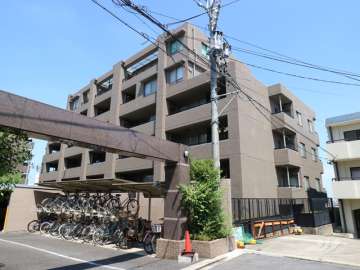 ロイヤルアーク覚王山の外観（南東側から）