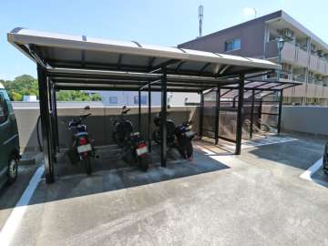 駐輪場とバイク置場