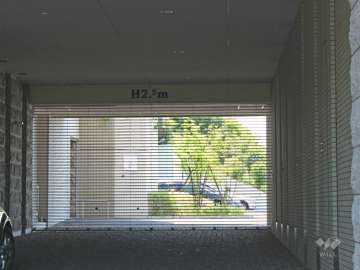 駐車場出入り口（リングシャッター付き）