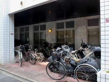 敷地南西側の駐輪場