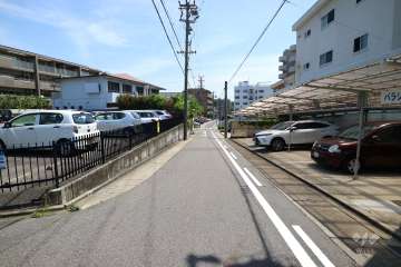 敷地北側の前面道路