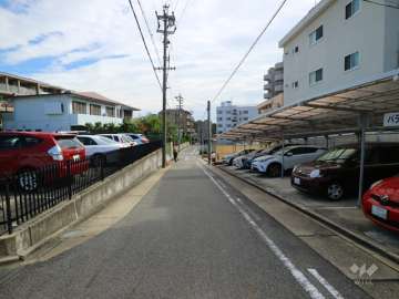 敷地北側の前面道路