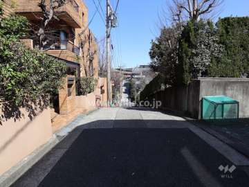 敷地東側の前面道路