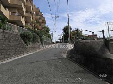 敷地南側の前面道路