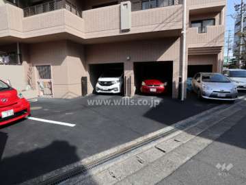 敷地内南側駐車場（屋内平面式）