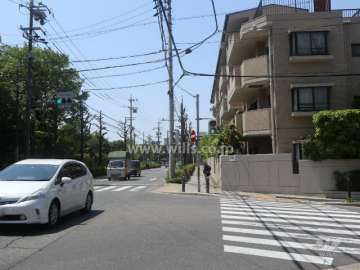 敷地南側の前面道路
