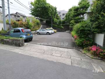 敷地内北側駐車場出入り口
