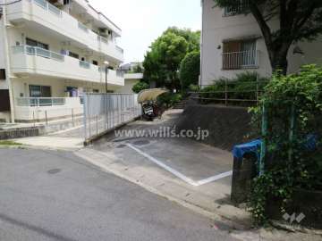 敷地内西側駐車場（屋外平面式）