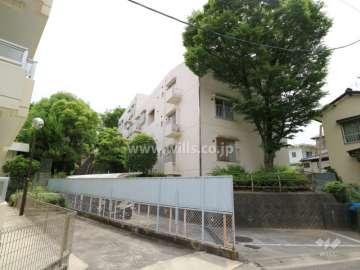 月ヶ丘パーク・マンションの外観（西側から） 