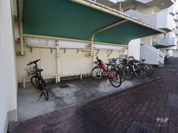 建物北側の駐輪場