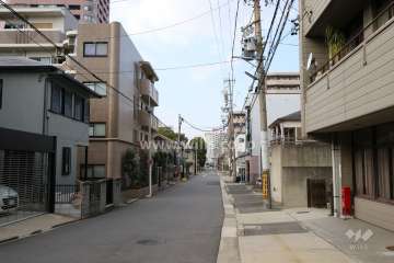 敷地東側の前面道路