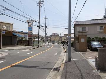 敷地東側の前面道路