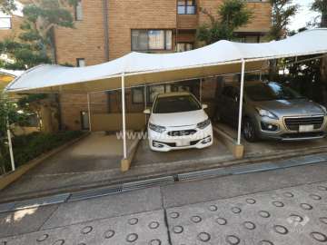 敷地内駐車場（屋根付き平面式）