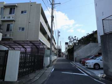 敷地南側の前面道路