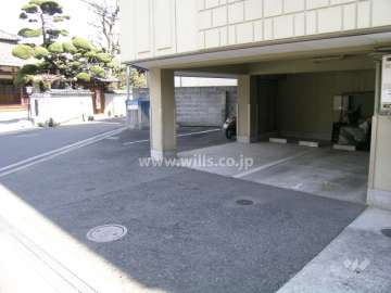 1階部分の駐車場