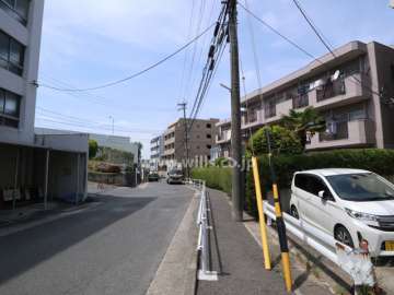 敷地南側の前面道路
